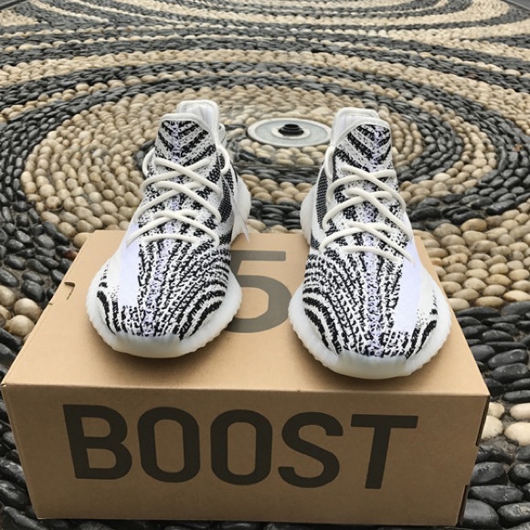 Unisex adidas Yeezy Boost 350 V2 Zebra main image 5